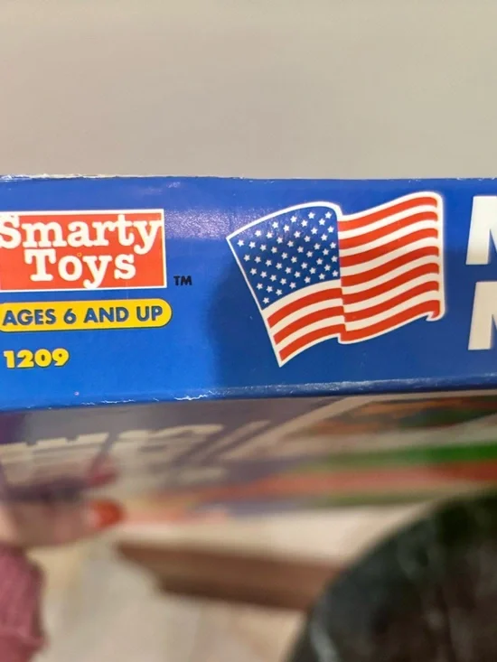 Magnetic USA Map Puzzle - Educational Kids Puzzle in Blue, Green, Yellow, Red - Picture 5 of 5